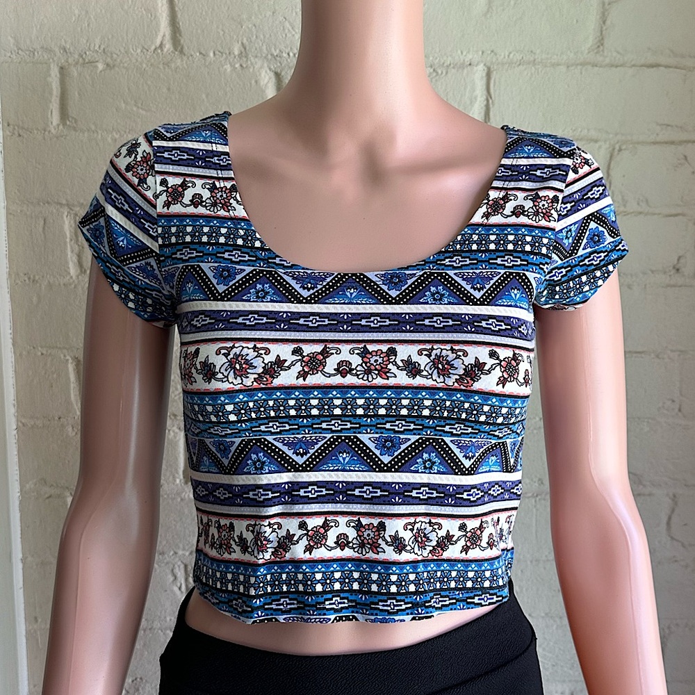 Forever 21 size medium blue and cream colored floral and tribal print crop top